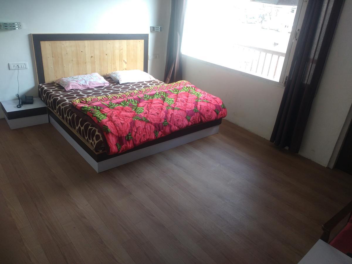 מנאלי Hotel Mountain Inn מראה חיצוני תמונה
